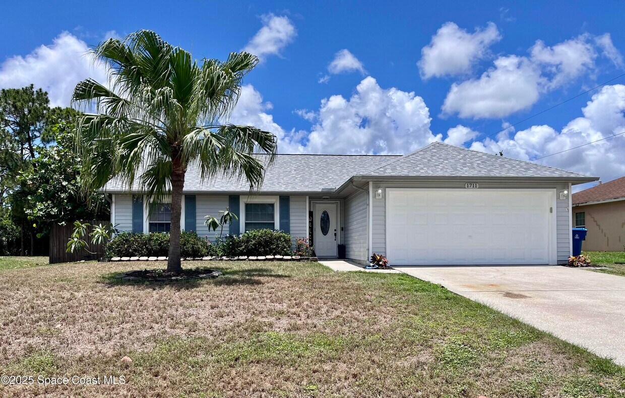 Foto principal - 1711 Valcourt St NW