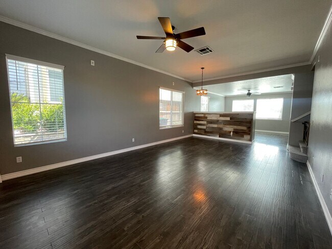 Building Photo - Gorgeous 5 Bedroom Pool Home in Murrieta!