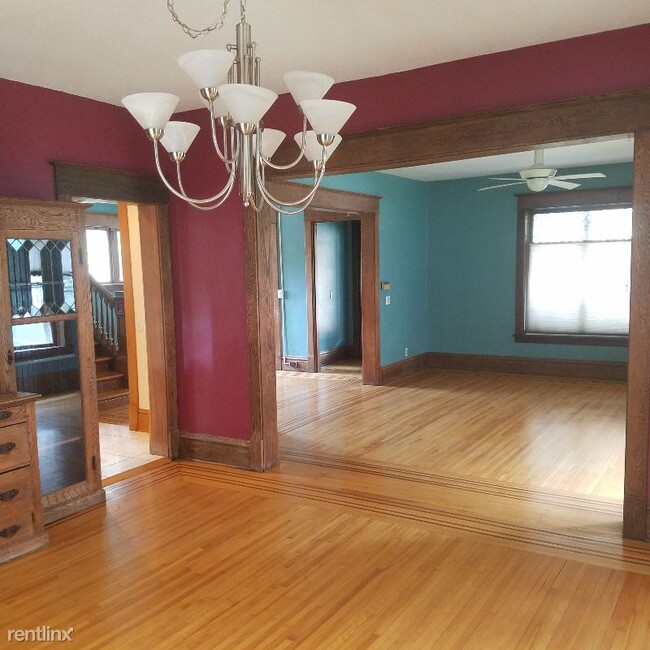 Building Photo - 4 br, 2.5 bath House - 520 University Ave NE