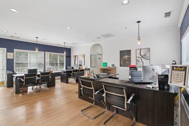 Building Photo - Greenhouse Apartments