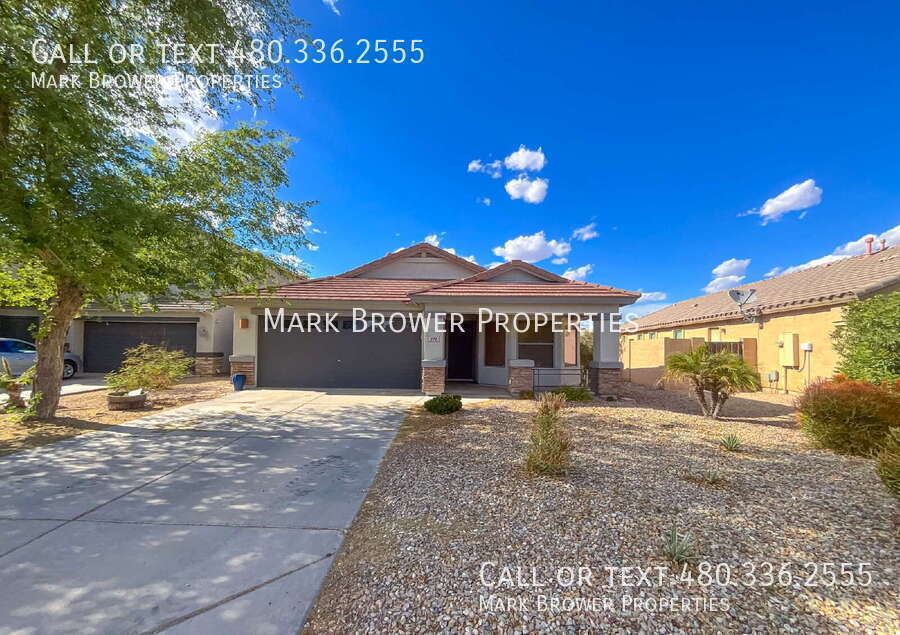 Foto principal - 270 W Dana Dr