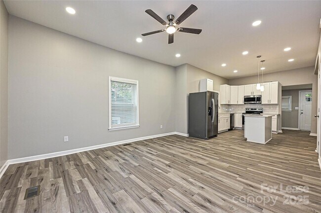 Building Photo - 117 W Henderson St