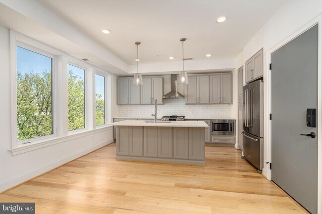 Foto del edificio - 811 Upshur St NW