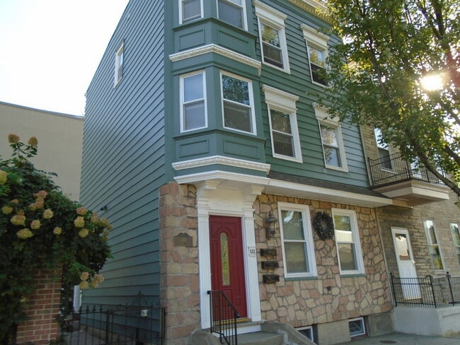 Building Photo - 314 Bushkill St
