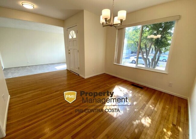 Building Photo - 49 Nead Pl