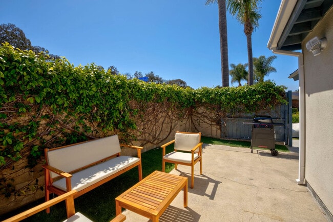 Building Photo - 9955 Baybreeze Dr