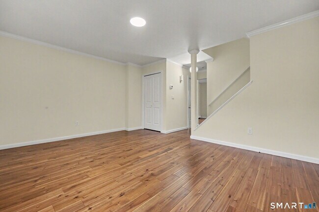 Foto del edificio - 74 Ridge Rd
