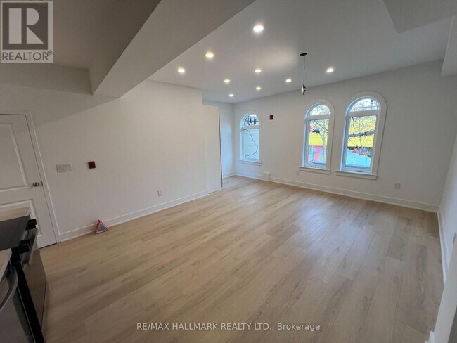 Building Photo - 440 Parliament St