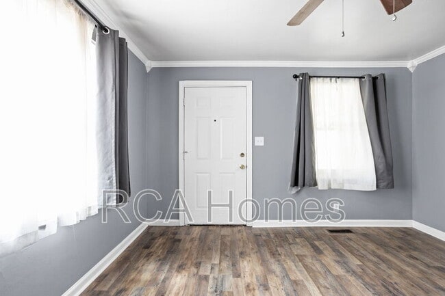 Foto del edificio - 4537 Crittenden Ave