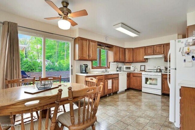 Building Photo - 558 River Road, Greenwich, CT 06807 - 4 BR...