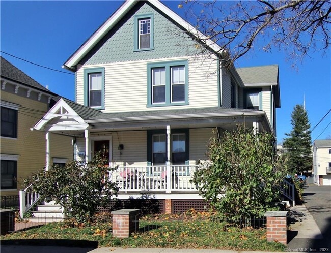 Building Photo - 11 Dolsen Pl