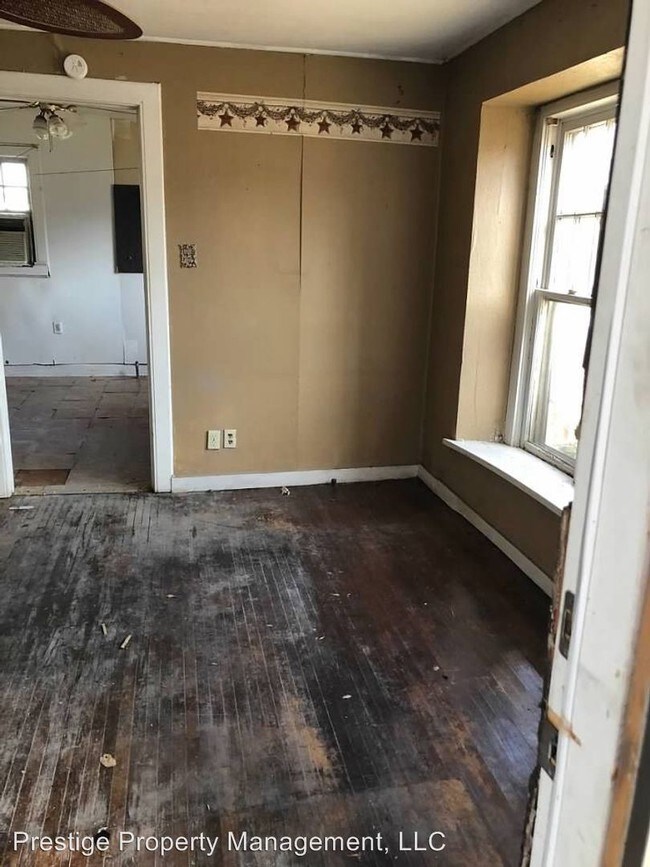 Building Photo - 2 br, 1 bath House - 527 S Chickasaw Ave