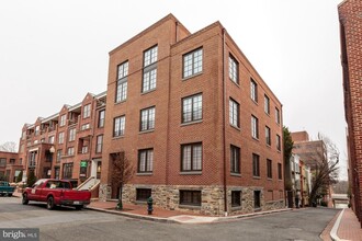 Building Photo - 3220 Grace St NW