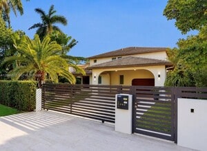 Building Photo - 260 S Coconut Ln
