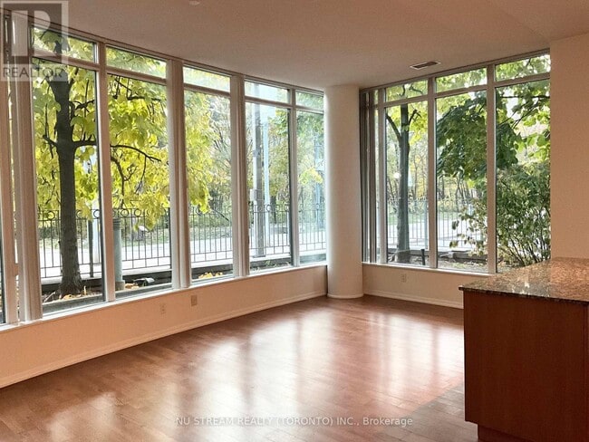 Photo du bâtiment - 215 Fort York Blvd