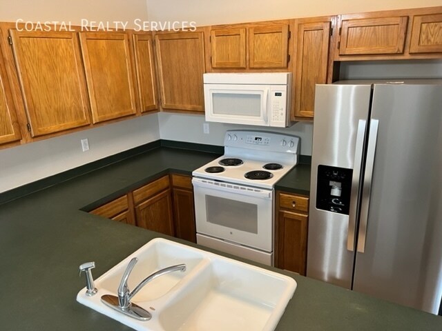 Building Photo - 1832 Whispering Oaks