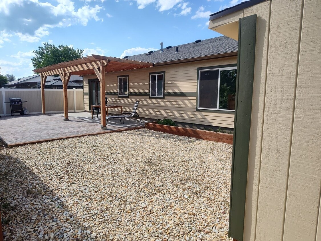 Building Photo - Rancher home!