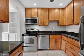 Building Photo - 9702 Kingsbridge Dr