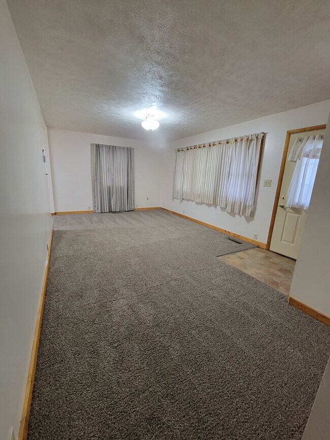 Foto del edificio - Three Bedroom Home in Battle Creek