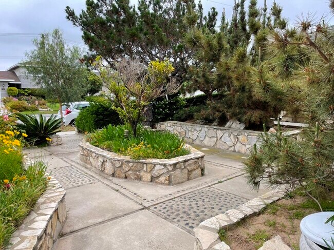 Foto del edificio - 22913 Juniper Ave