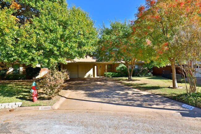 Foto del edificio - Cul-de-Sac 3/2/2; Ward, Madison, Cooper schools