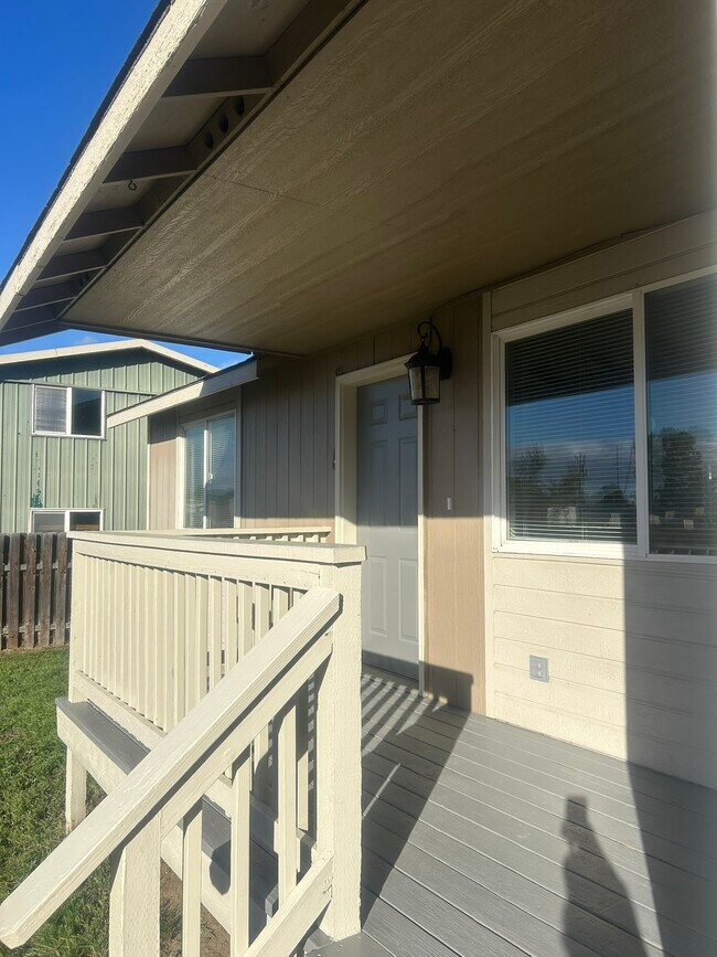 Foto del edificio - 935 NW Cains Rd