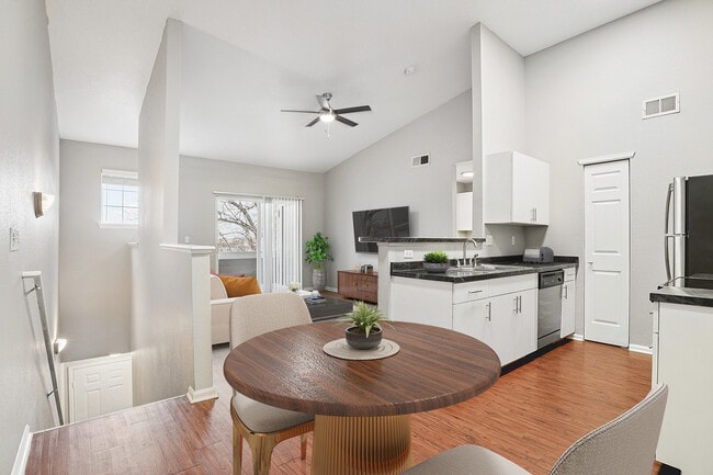 Building Photo - Crestone