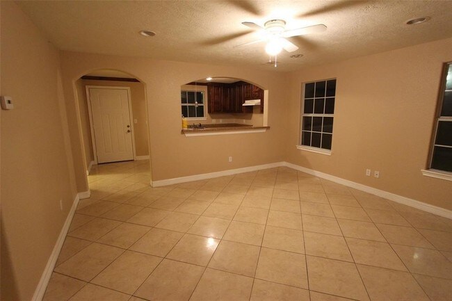 Foto del edificio - 618 Twin Oaks St