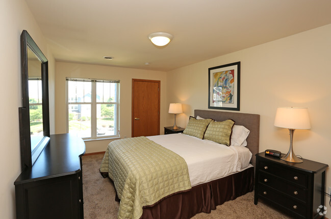 Stonefield2 - Bedroom - Door Creek Apartments