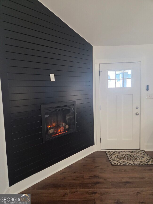 Foto del edificio - 755 Bonnie Brae Ave SW