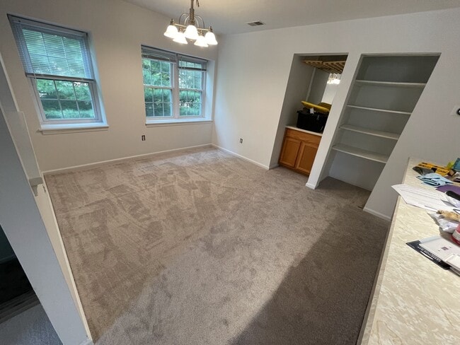 Comedor - 750 E Marshall St