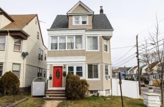Building Photo - 7 Meeker St
