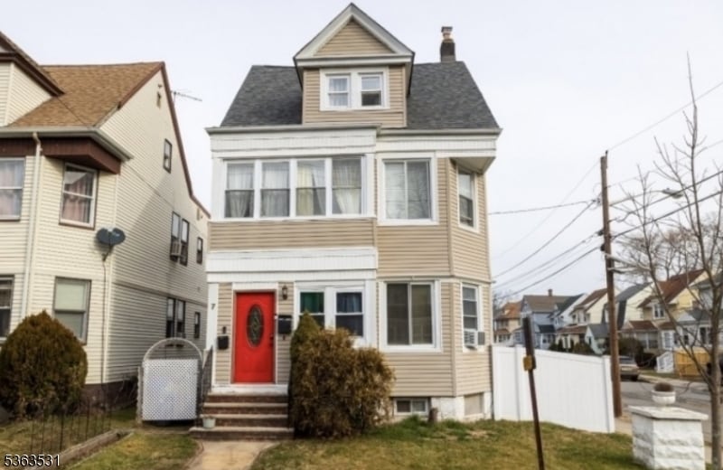 Primary Photo - 7 Meeker St