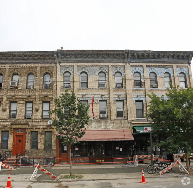 Foto del edificio - 65 Irving Ave