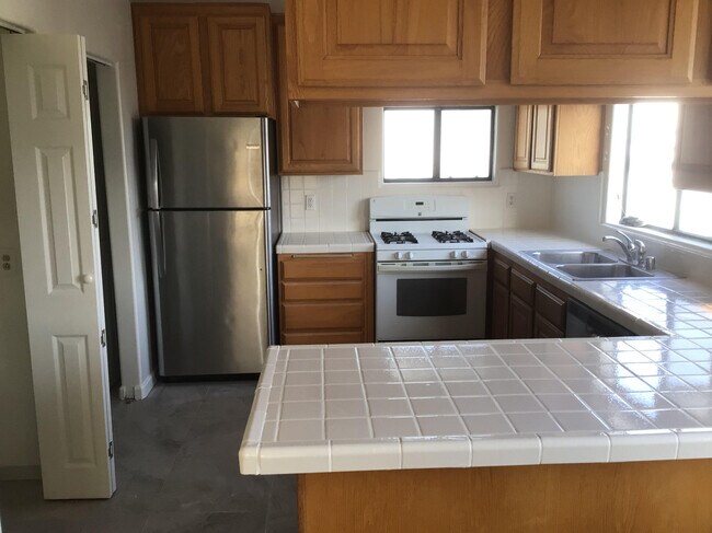 Kitchen - 4109 E Theresa St