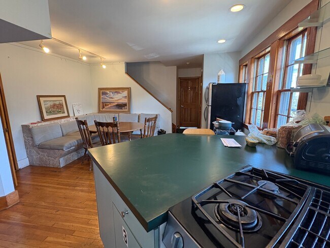 Photo - 1446 Cambridge St Apartment