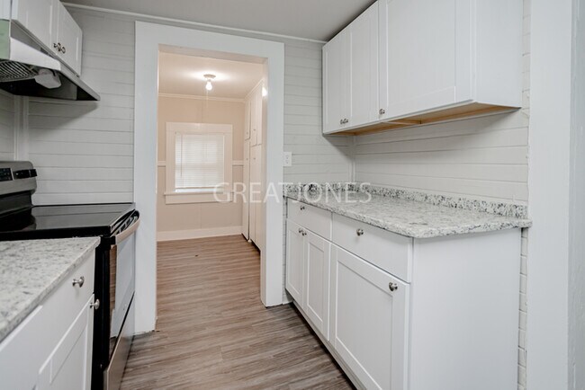 Building Photo - 205 N Dawson St