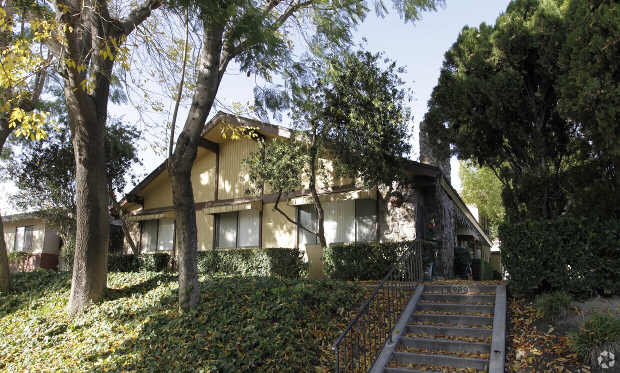 Foto principal - 989 Springfield St