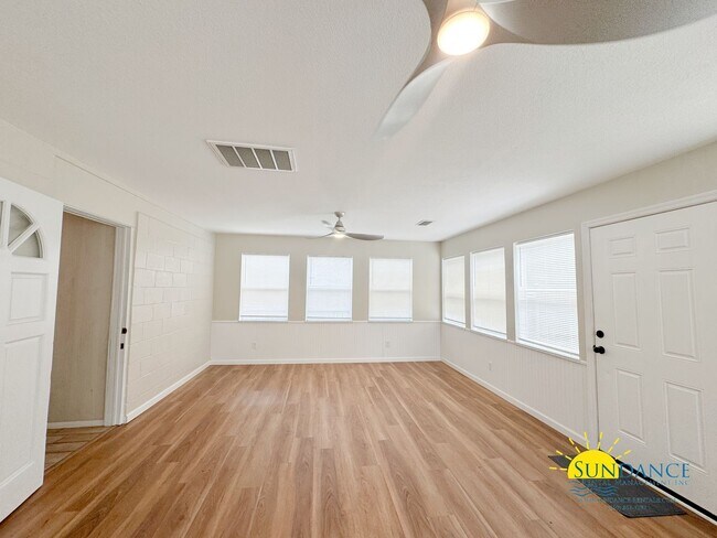 Foto del edificio - Beautifully updated 3 Bedroom home in Elli...