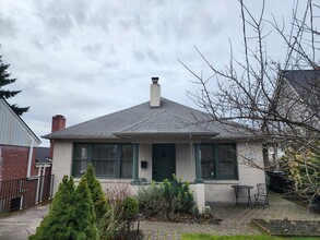Building Photo - 2705 11th Ave W