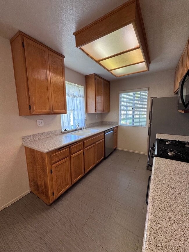 Foto del edificio - 5341 Columbus Pl