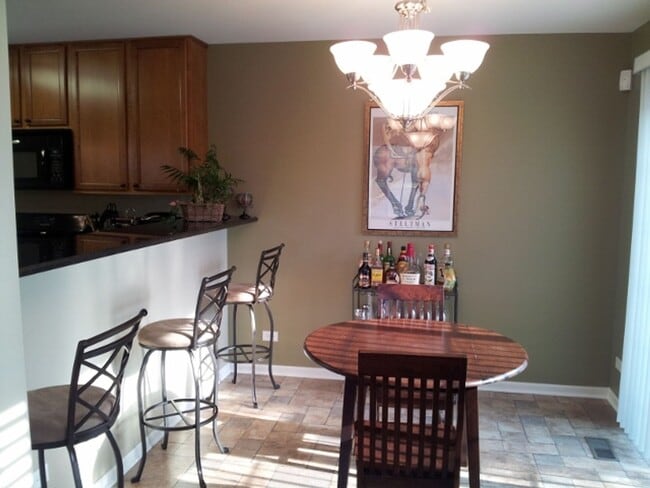 Building Photo - Lakemoor 2 Bedroom 2.5 Condo Coming in June!