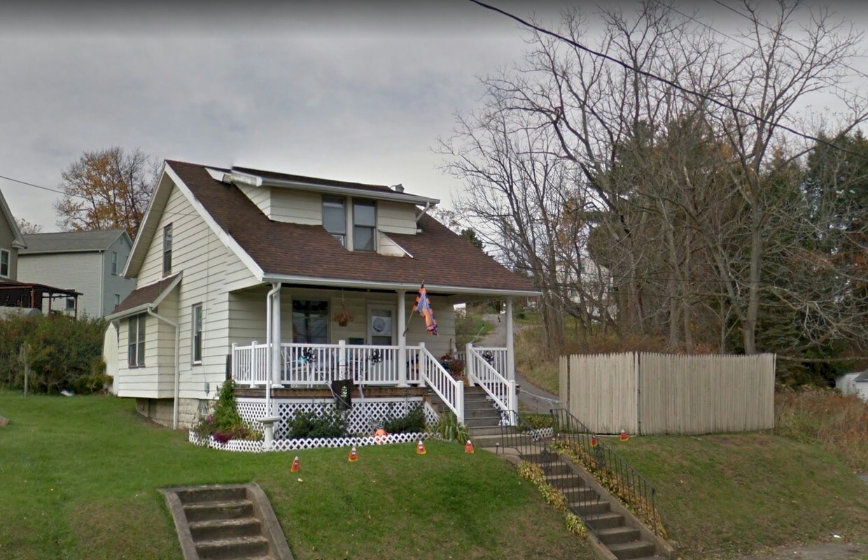 1228 S Cascade St, New Castle, PA 16101 House for Rent in New Castle