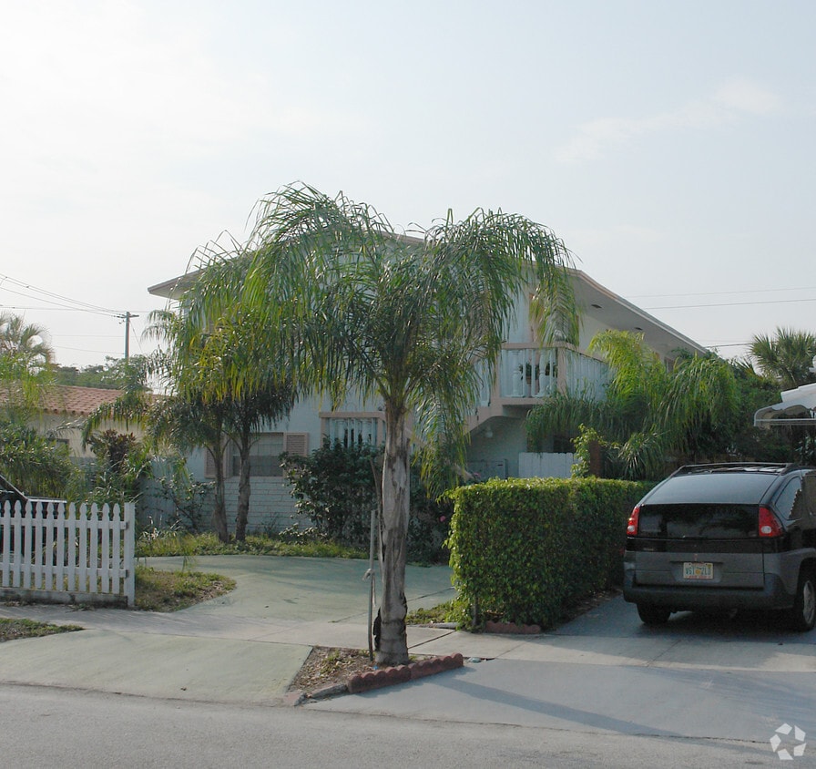 Building Photo - 2008 Pierce St