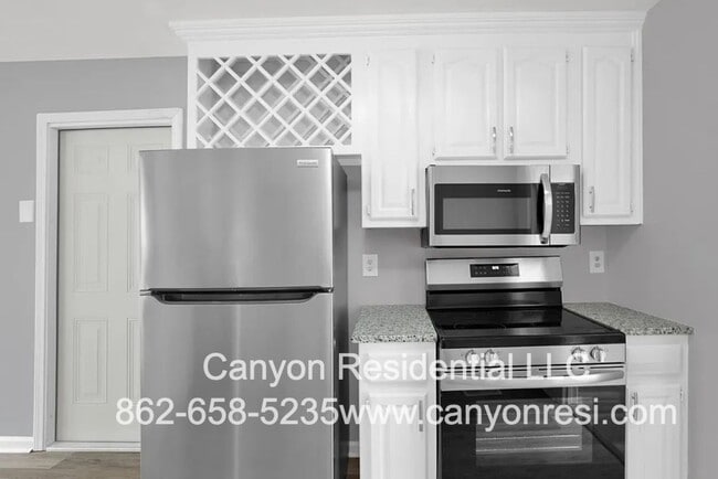 Building Photo - Beautiful home with 3 bedrooms!