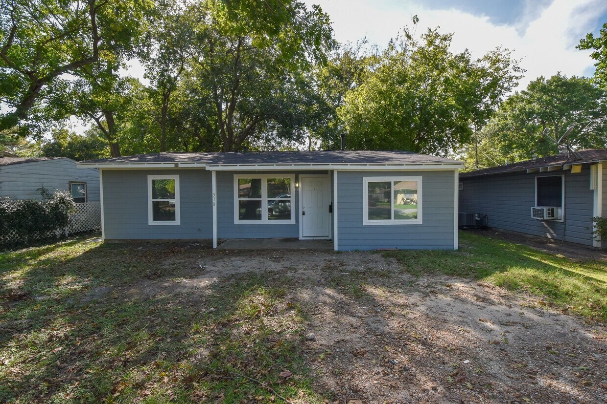 Primary Photo - NICE 3 BEDROOM 1 BATH HOME
