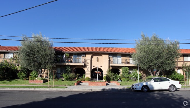 Building Photo - Parkside Villa Apartments