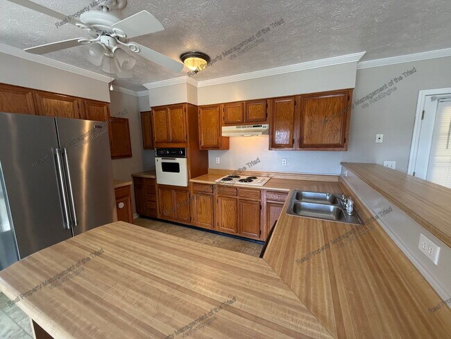 Building Photo - 4112 Elmyra Dr