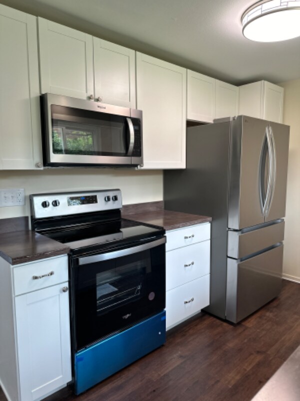 Building Photo - 4051 Royal Oak Dr