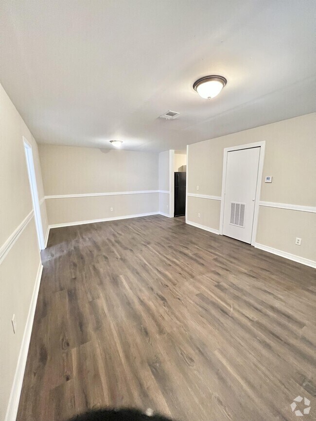 Building Photo - 601 Skyview Dr